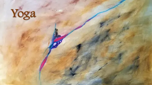 Mittig im Bild sitzt ein meditierender Yogi. Malerei von Patricia von Maravić